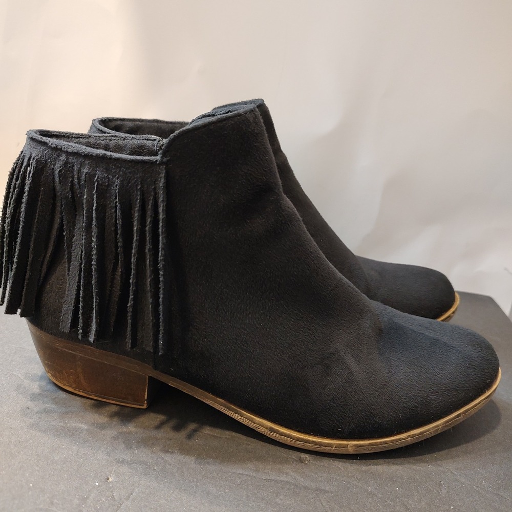Sugar Sexy Black Faux Suede Fringe Ankle Bootie Sz 9 Side Zip Almond Toe